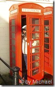 Brigitte hat doch noch eine der roten Telefonzellen gefunden