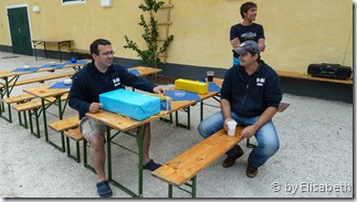 Michael beim auspacken der P&auml;ckchen